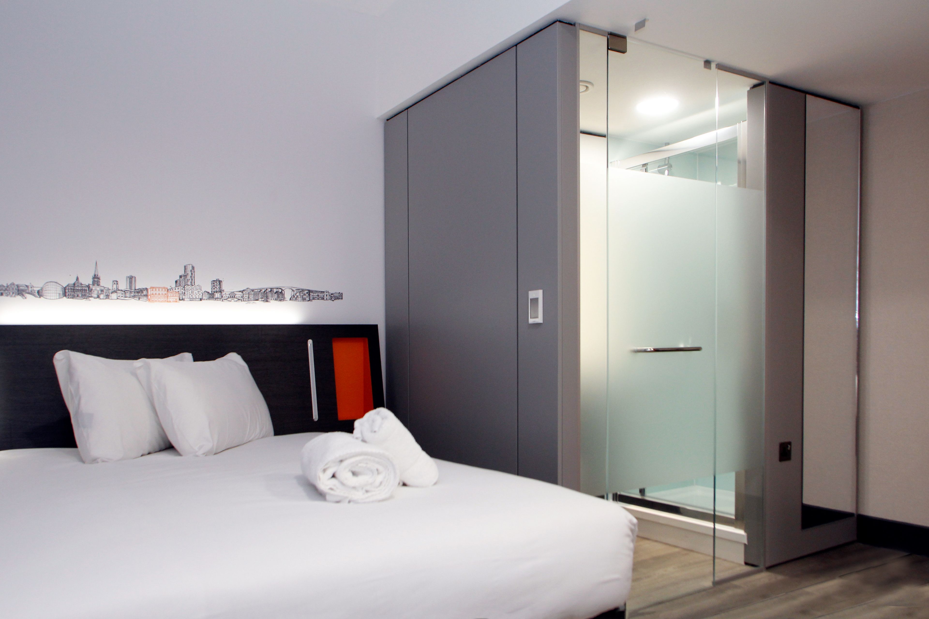 Insonorización, wifi gratis, ropa de cama y acceso para silla de ruedas 