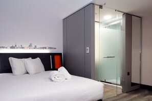 Soundproofing, free WiFi, bed sheets, wheelchair access - easyHotel Ipswich (Ipswich)