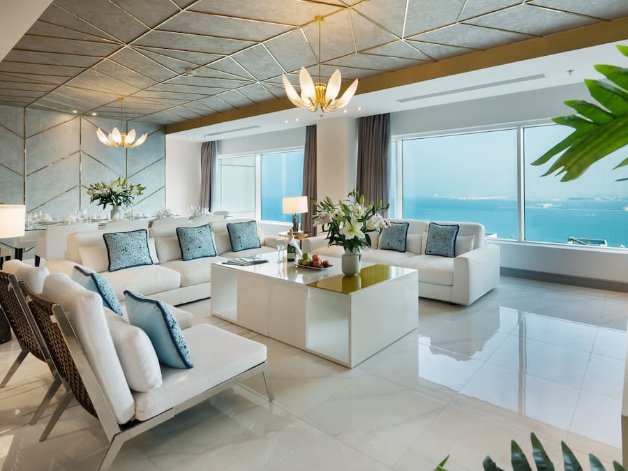 Caja de seguridad en la habitación y cortinas blackout