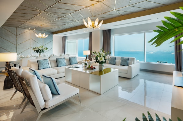 Caja de seguridad en la habitación, cortinas blackout y insonorización