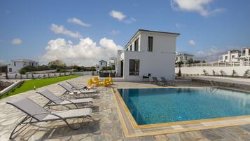 Villa, 3 Bedrooms | Terrace/patio