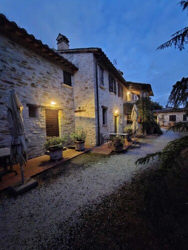PROMOTION Itrana-Le Gorghe di Valmarino 5km from Perugia Swimming pool and WIFI