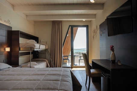 Superior Quadruple Room | Desk, soundproofing, free WiFi. Albergo Ristorante Pizzeria Tonino