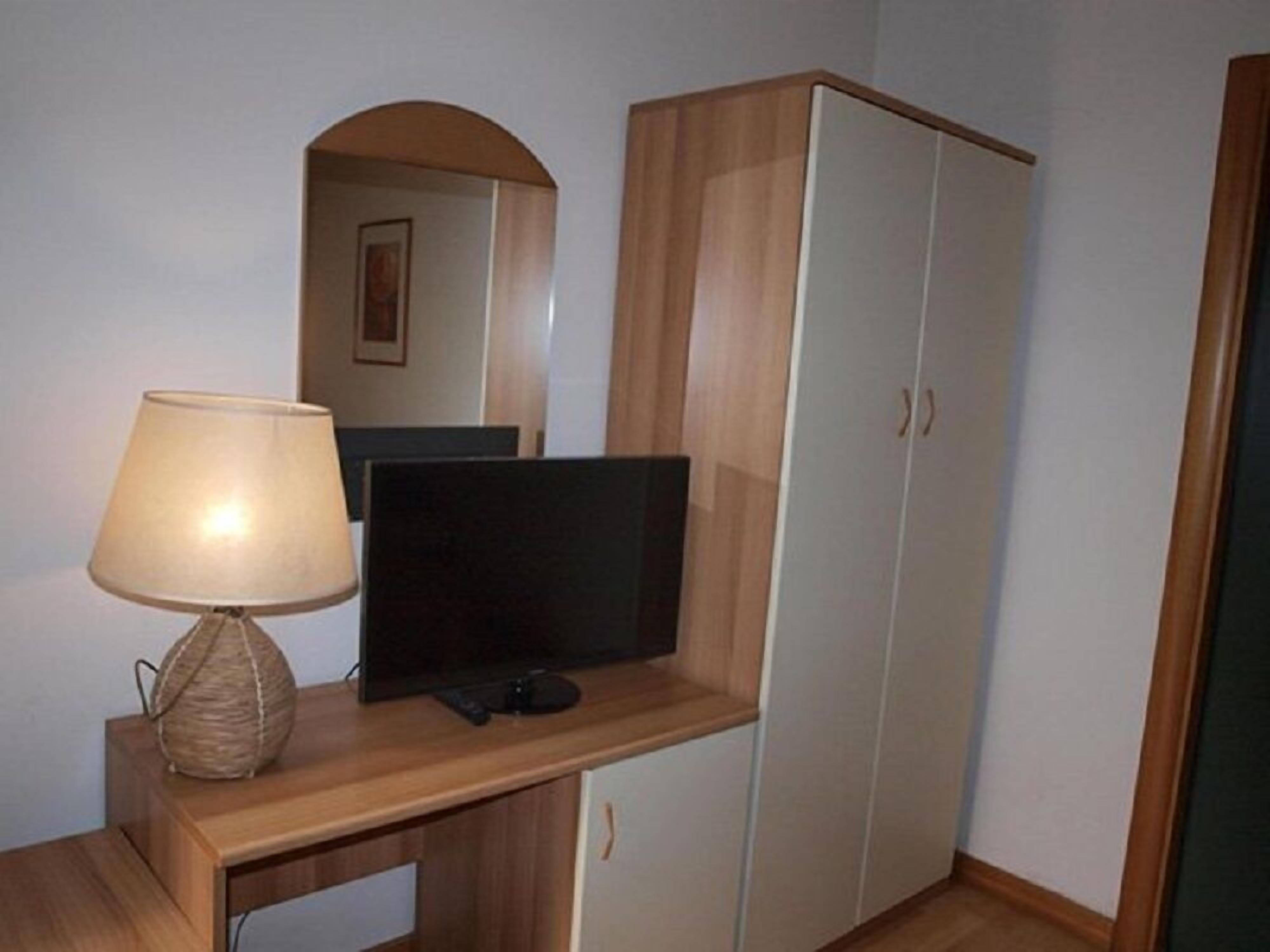 desk, soundproofing, free wifi