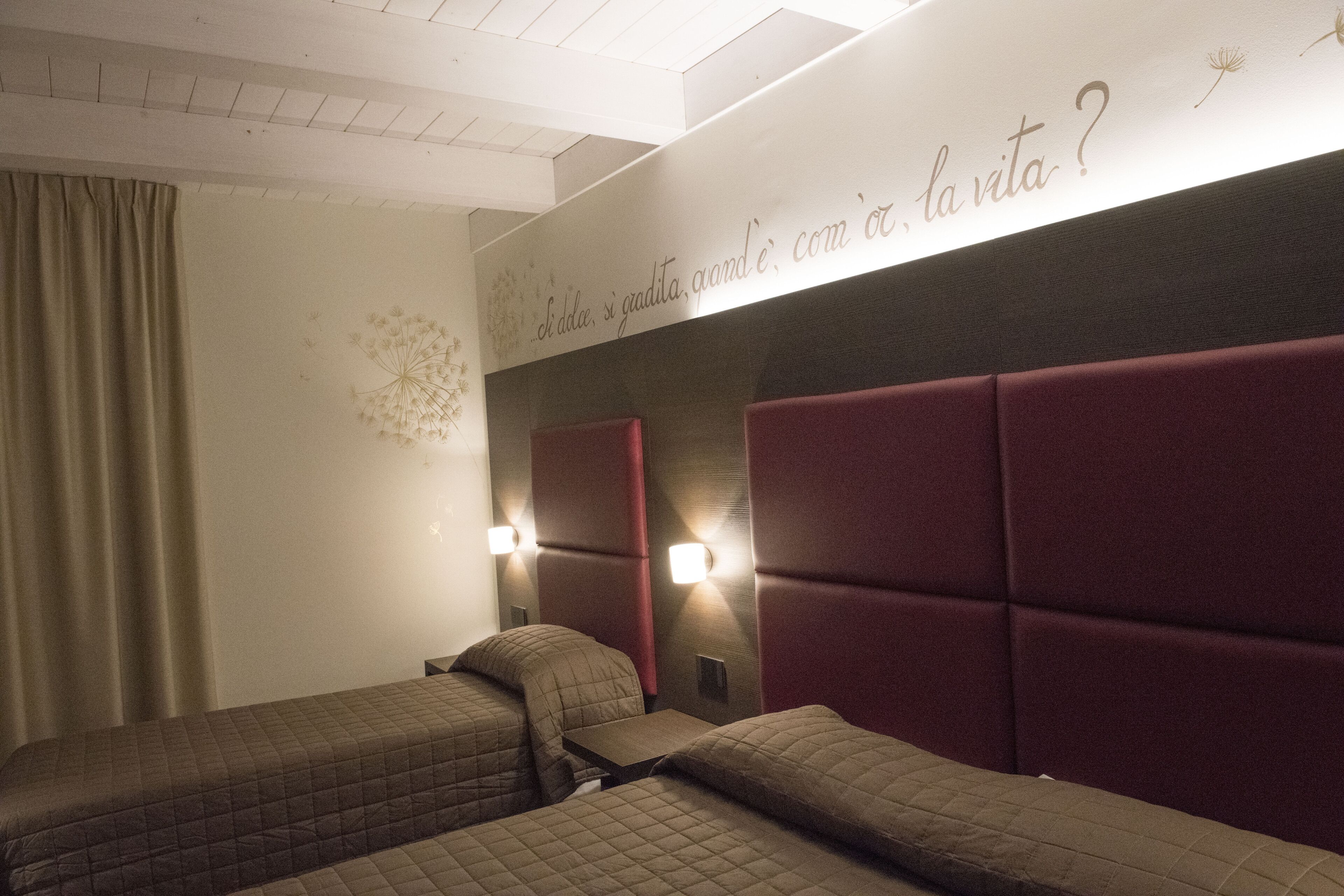 desk, soundproofing, free wifi