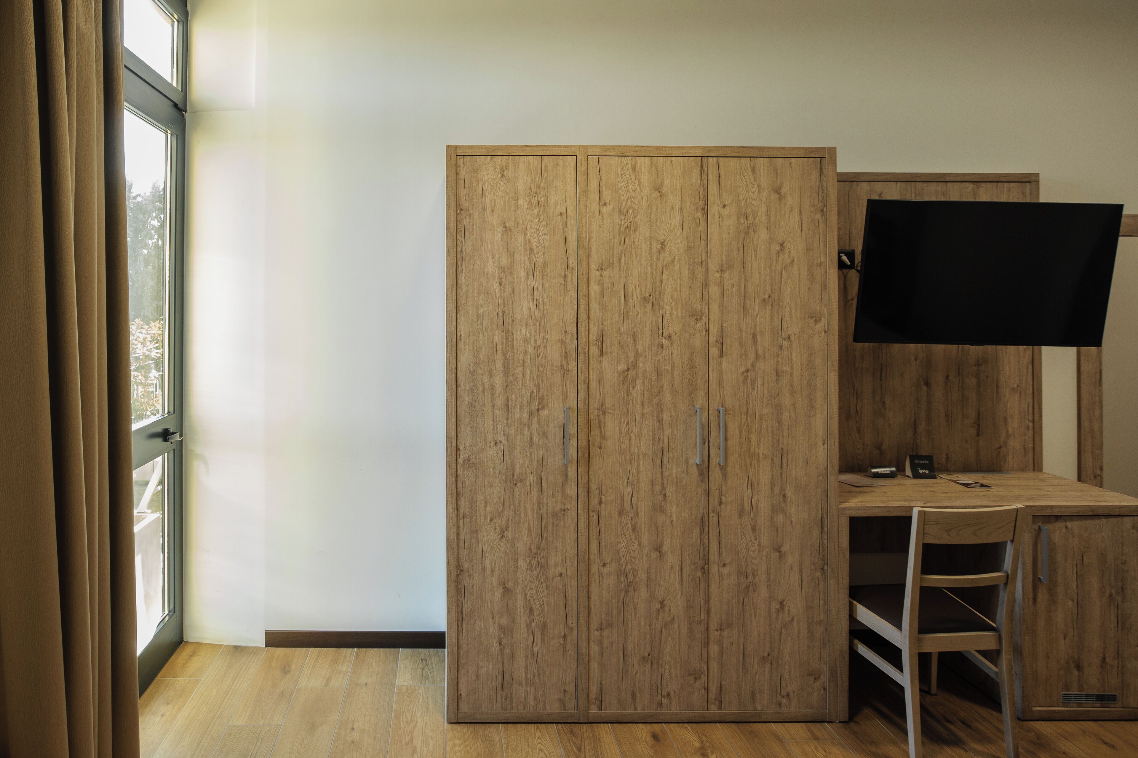 classic triple room | desk, soundproofing, free wifi