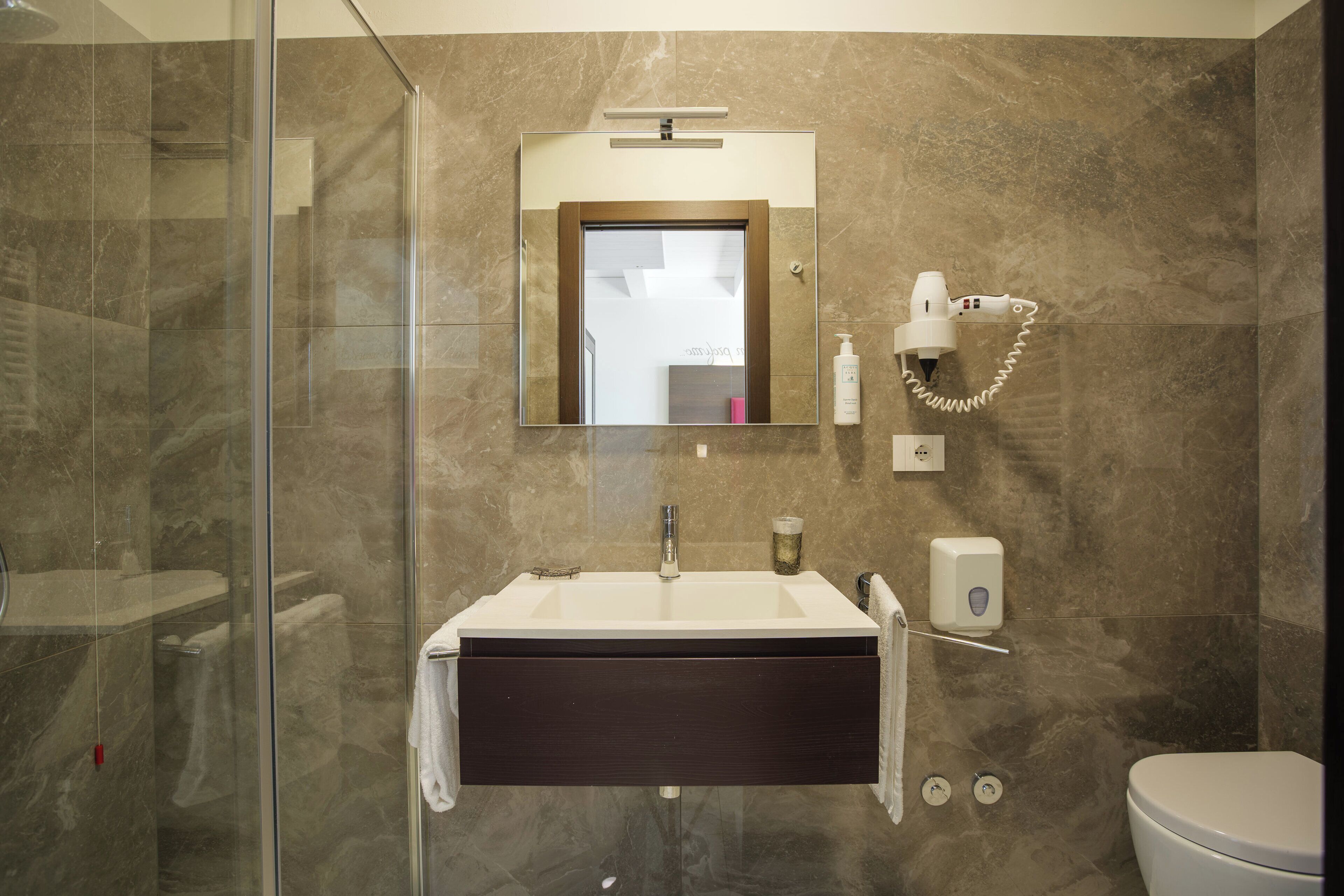superior double or twin room | bathroom | shower, free toiletries, hair dryer, bidet