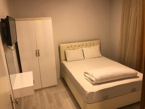 Suite | Desk, free WiFi, bed sheets - Petek Hotel (Gaziantep)