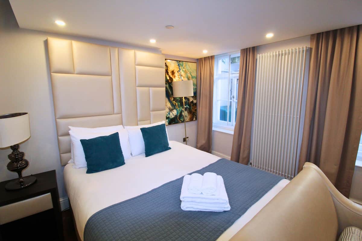 Large Studio | Cribs/infant beds, free WiFi, bed sheets