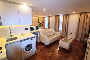 Studio Suite | Katil bayi/kot (surcaj), Wi-fi percuma, cadar katil