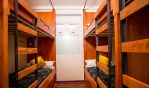Gemeinsamer Schlafsaal, Gemischter Schlafsaal (50- 6 BED MIX) | Verdunkelungsvorhänge, schallisolierte Zimmer, kostenloses WLAN
