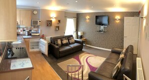 Iron/ironing board, free WiFi, bed sheets - Empress Select Holiday Flats (Blackpool)