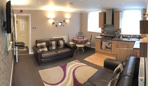 Iron/ironing board, free WiFi, bed sheets - Empress Select Holiday Flats (Blackpool)