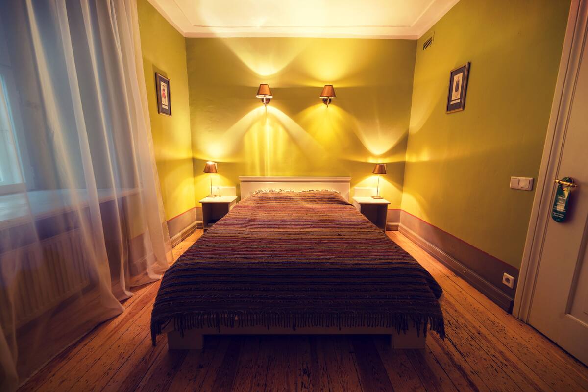 Habitación estándar doble, 1 cama doble, no fumadores | Escritorio, tabla de planchar con plancha, camas supletorias