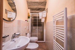 Traditional Room, 2 Bedrooms, Non Smoking, Garden View | Bathroom | Shower, rainfall showerhead, free toiletries, hair dryer