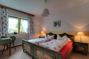 Apartment (2) | 1 Schlafzimmer, Daunenbettdecken, individuell dekoriert