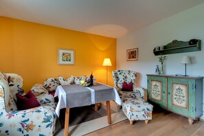 Apartamento (2) | Zona de estar | Una televisión de pantalla plana