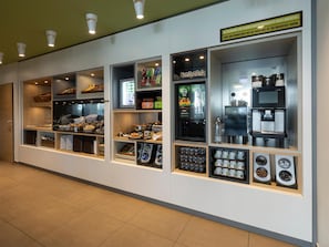 Buffet déjeuner (13.9 EUR par personne)