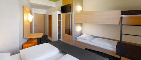 Habitación cuádruple | Ropa de cama hipoalergénica, escritorio, wifi gratis y ropa de cama