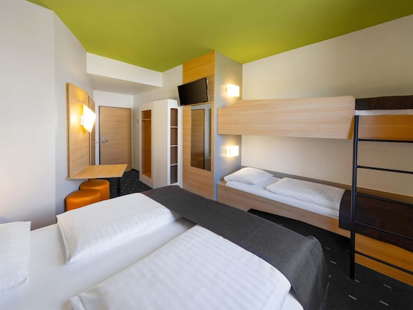 Chambre Quadruple | Literie hypoallergénique, bureau, Wi-Fi gratuit, draps fournis