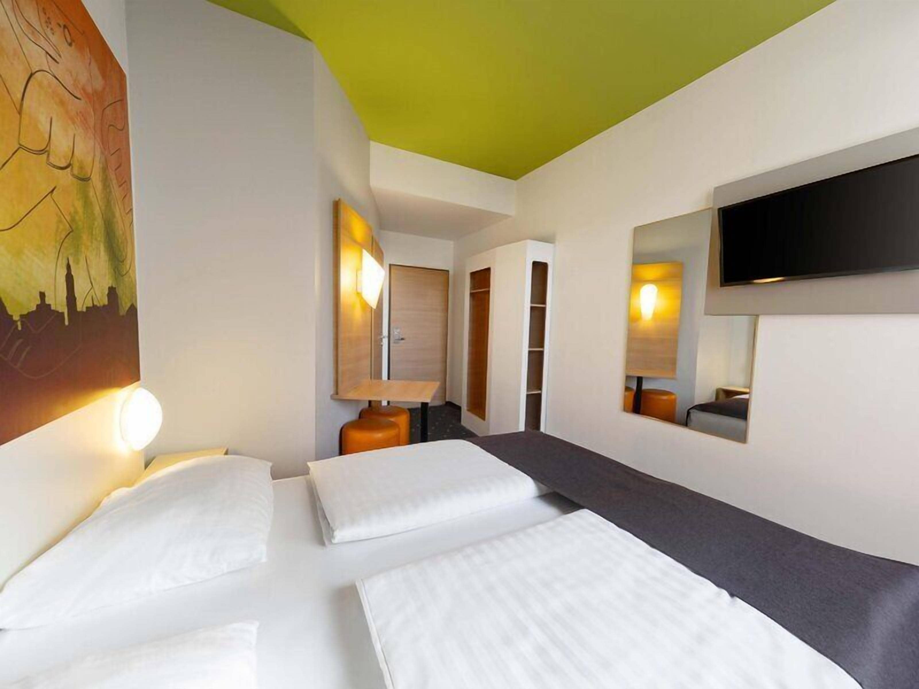 Double Room | Hypo-allergenic bedding, desk, free WiFi, bed sheets