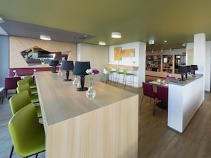 Bữa sáng buffet hàng ngày (13.9 EUR/mỗi người)