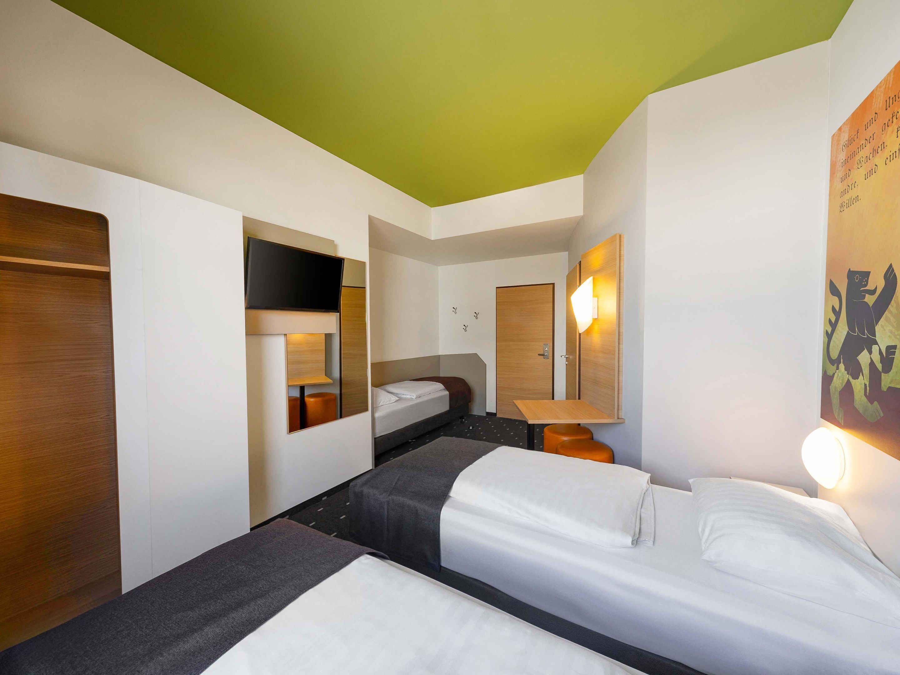 Ropa de cama hipoalergénica, escritorio, wifi gratis y ropa de cama 