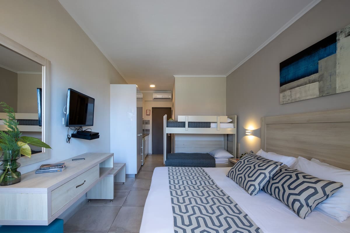 Family Studio (Bunk Beds) | Premium bedding, pillowtop beds, in-room safe, desk