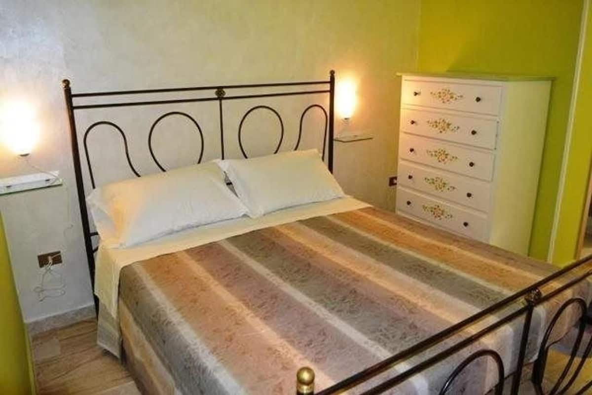 Habitación cuádruple | Wifi gratis y ropa de cama