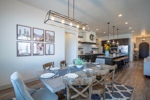 Dining - Arcadia 3 | Air Hockey * Poolside * Sleeps 18 (Santa Clara)