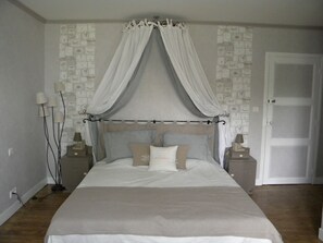Iron/ironing board, free cots/infant beds, rollaway beds, free WiFi - Chambres d'hôtes du Domaine Val Bruant (Arc-en-Barrois)