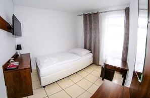 Single Room, Ensuite | Iron/ironing board, free WiFi, bed sheets