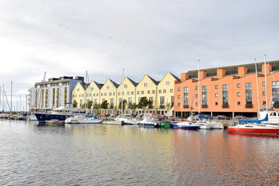 Galway district harbor views