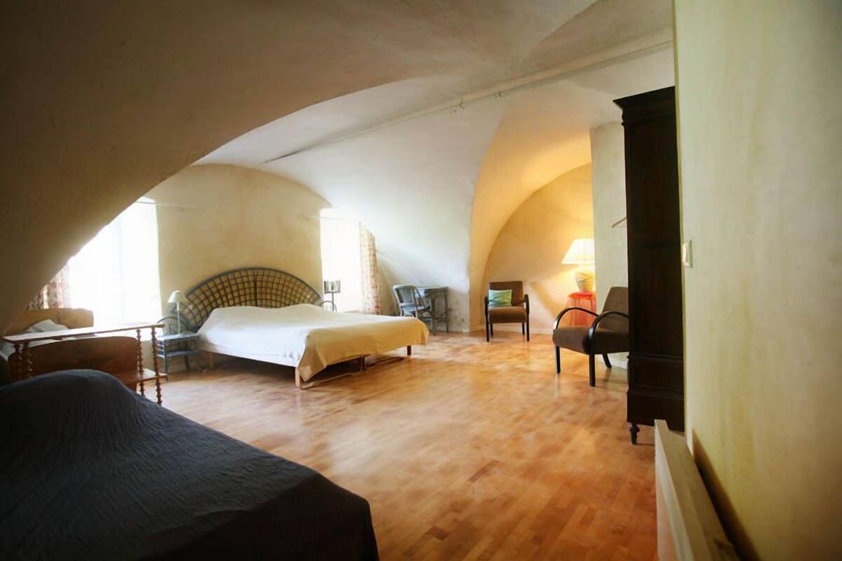 Decoración personalizada, muebles diferentes y escritorio