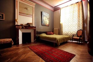 Decoración personalizada, muebles diferentes y escritorio