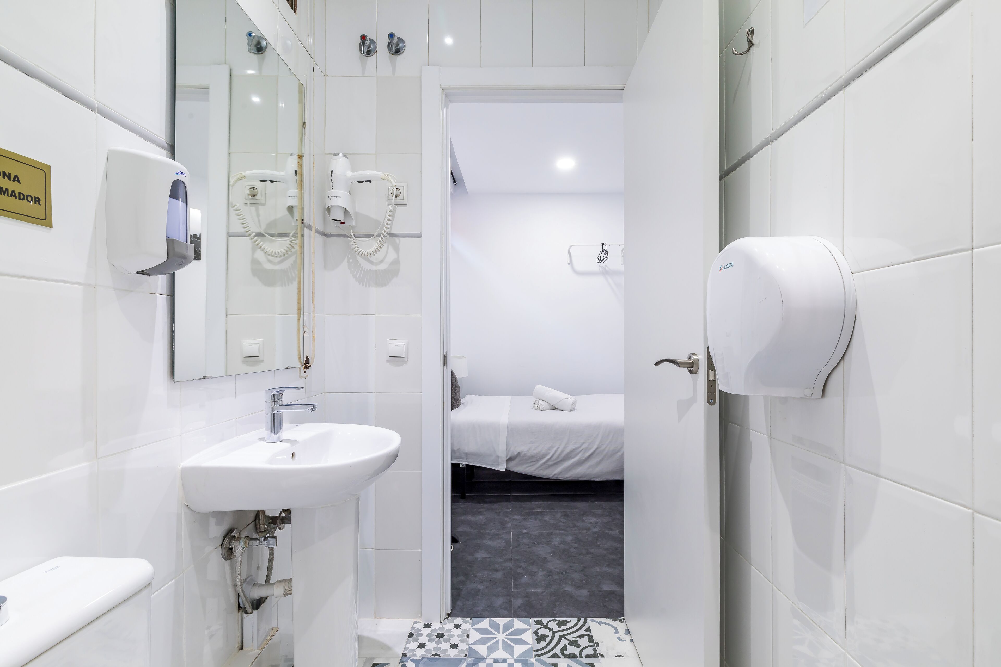 Photo - AYZ Ulises - Auto check-in property