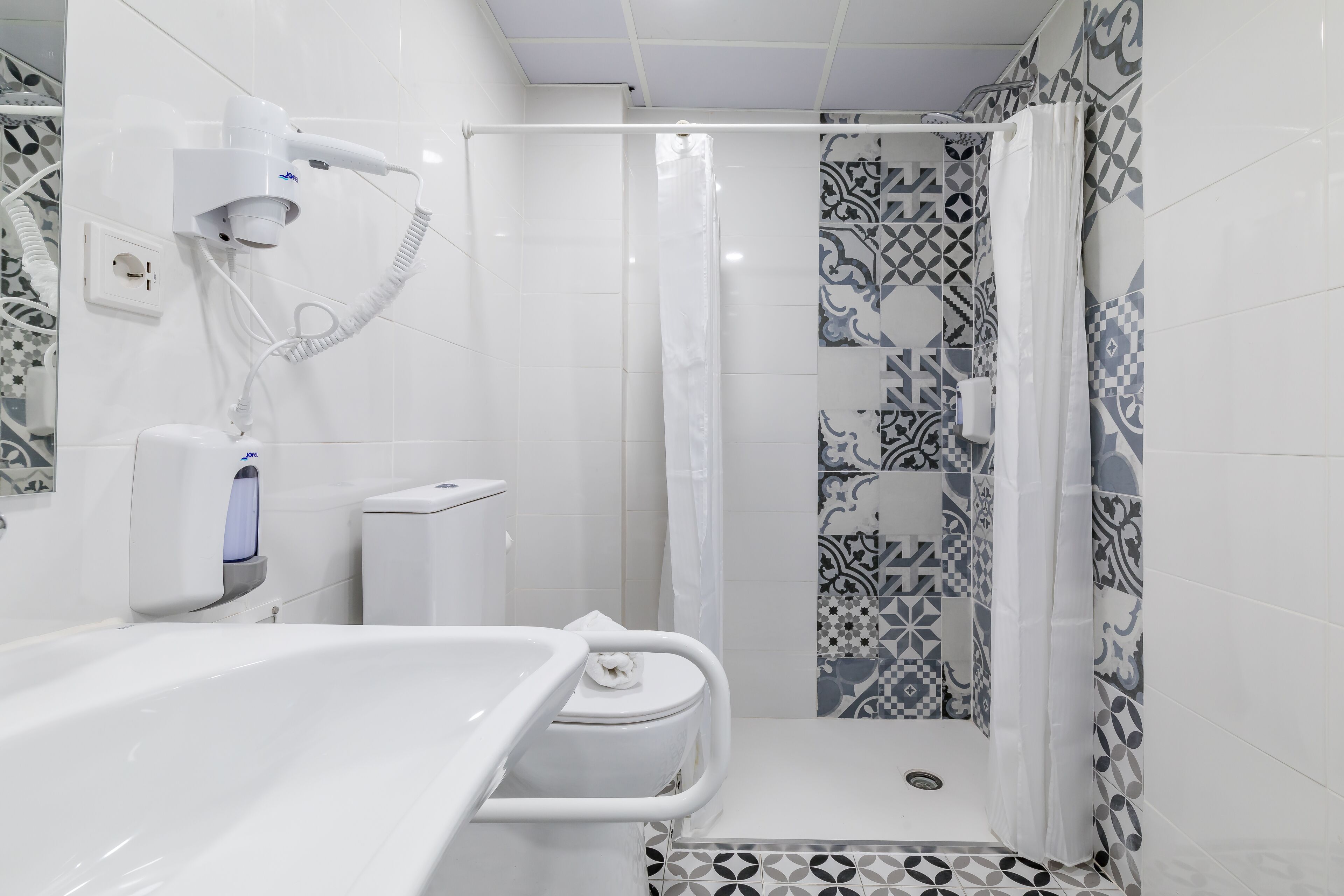 Photo - AYZ Ulises - Auto check-in property