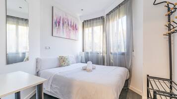 Bureau, Wi-Fi gratuit, draps fournis