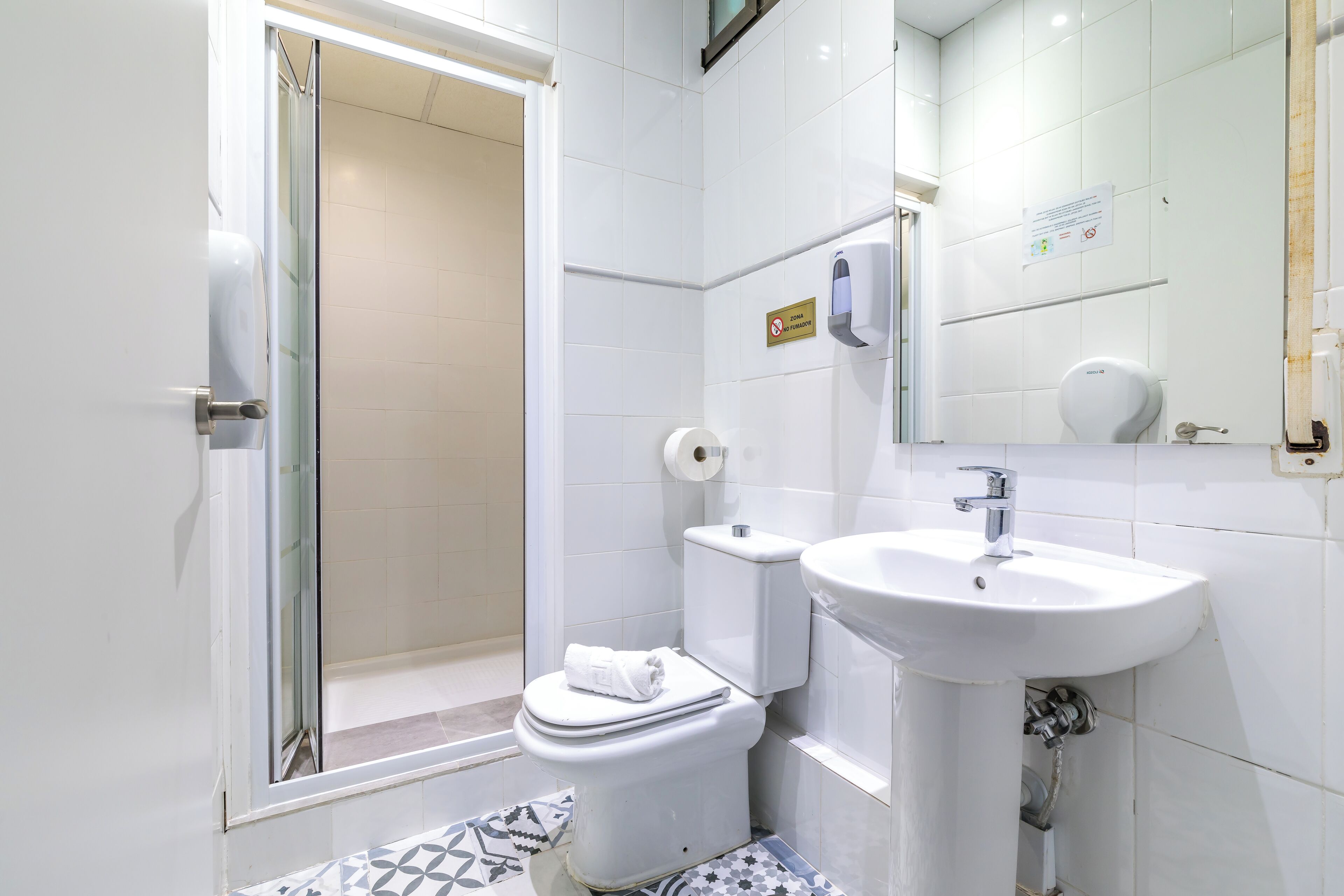 Photo - AYZ Ulises - Auto check-in property