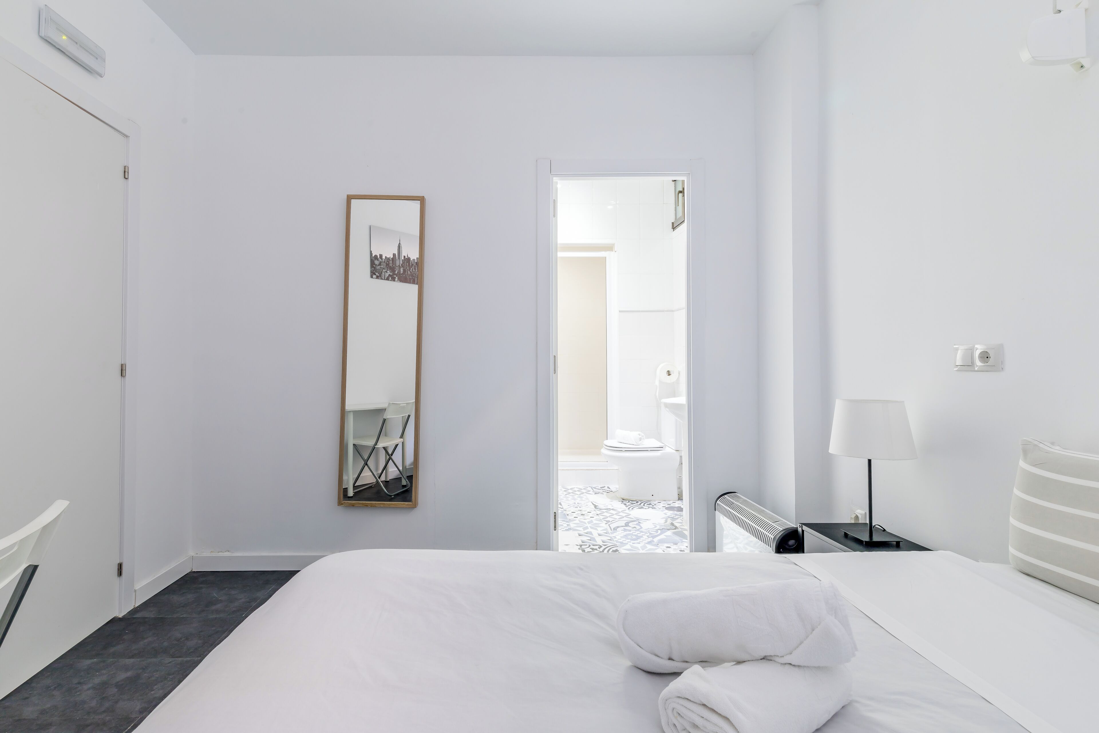 Photo - AYZ Ulises - Auto check-in property