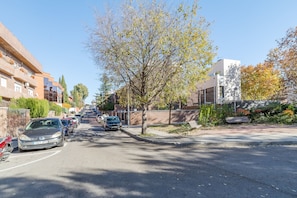 Exterior - AYZ Ulises - Auto check-in property (Madrid)