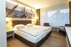 Quarto casal conforto | Cofres nos quartos, escrivaninha, Wi-Fi de cortesia, roupa de cama