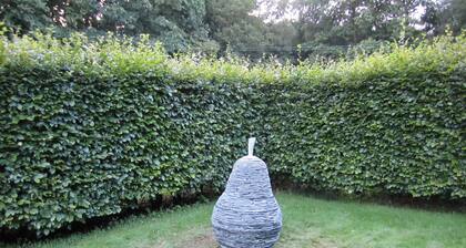 Camp Hill. Charming Cottages in Secluded Grounds of Historic Private Estate