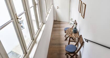 COSY QUIET STUDIO BEI CHARLES BRIDGE