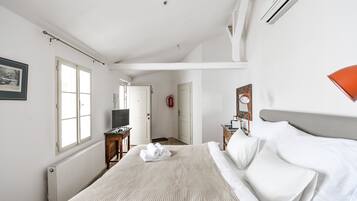 1 bedroom, iron/ironing board, travel crib, internet