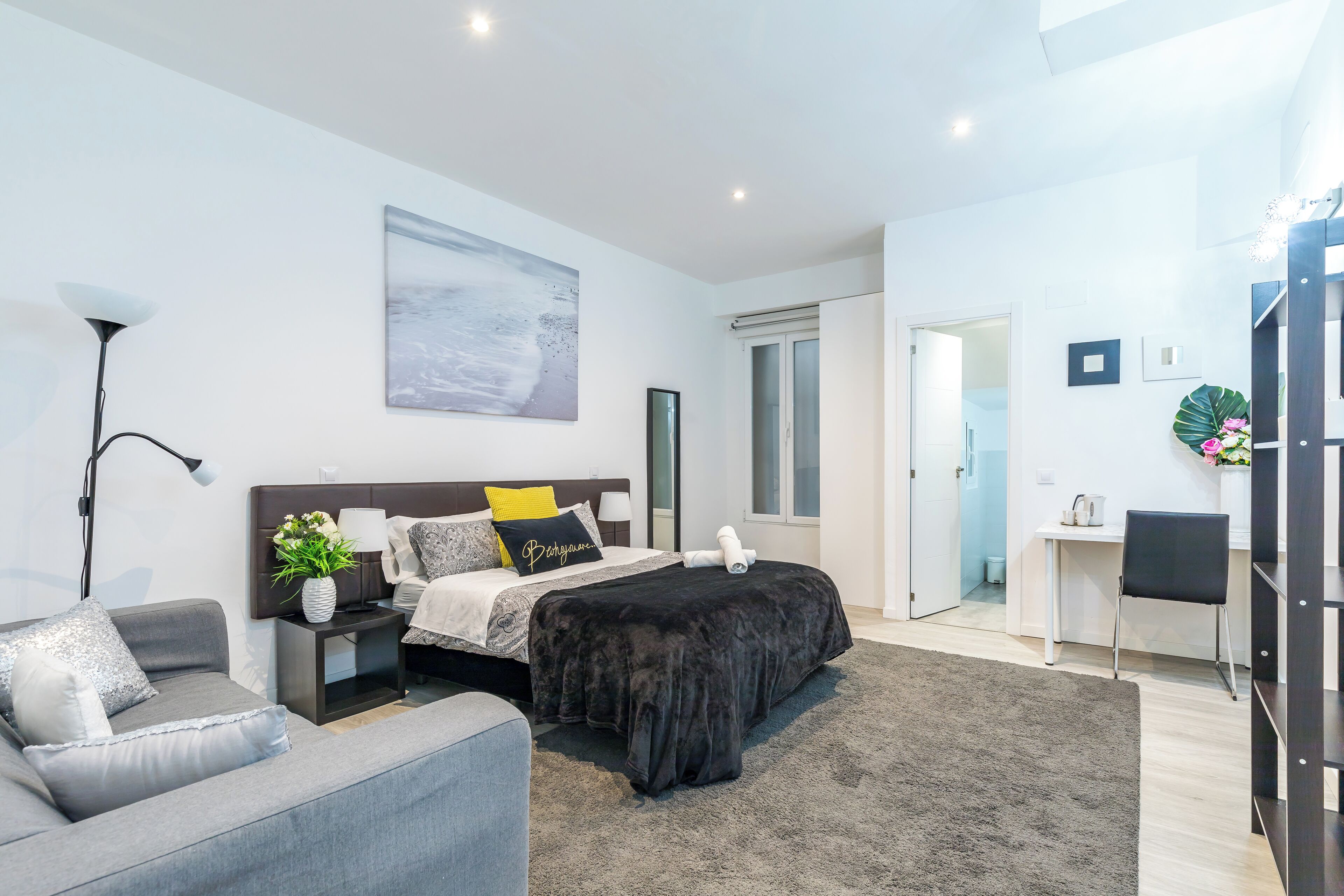 Habitación Deluxe doble, baño privado | Escritorio, wifi gratis, ropa de cama