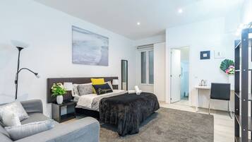 Habitación Deluxe doble, baño privado | Escritorio, wifi gratis, ropa de cama