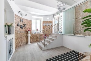 Property entrance - AYZ Juan de Mena - Auto check-in property (Madrid)