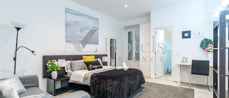 Deluxe tweepersoonskamer, privébadkamer | Een bureau, gratis wifi, beddengoed