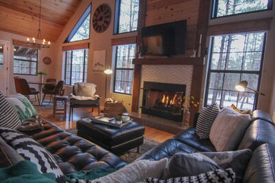 Luxury Cabin Retreat with Hot Tub on Spacious Wooded Lot